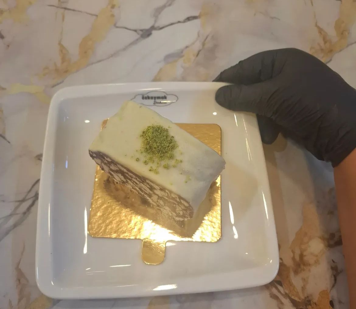 Özkaymak Pastanesi Çınarlıkapı